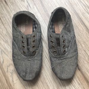 Toms sneakers. Size 5.5.